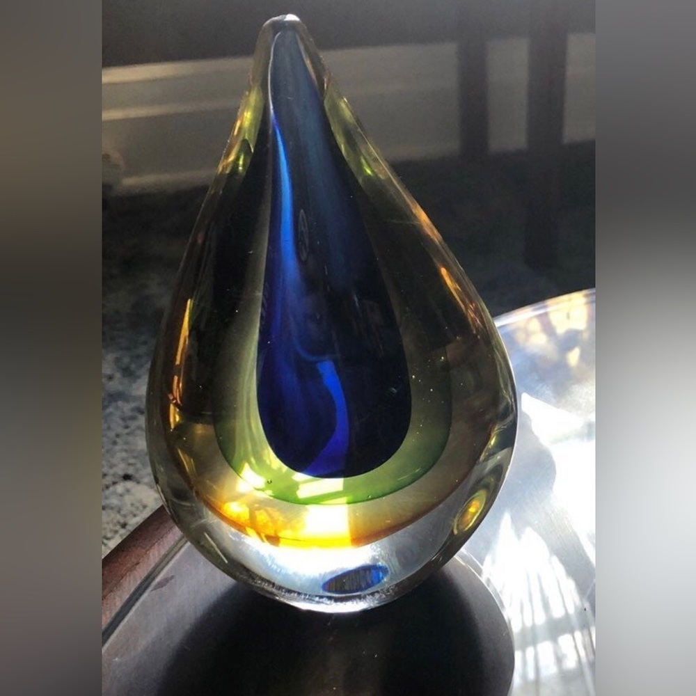 One glass teardrop/droplet centerpiece